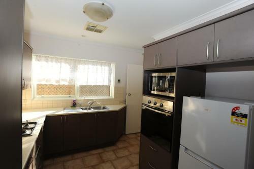 Glenelg Holiday Apartments-colonial Square