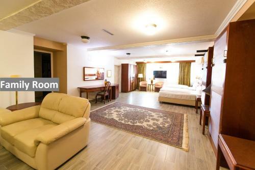 Hotel Ravel International