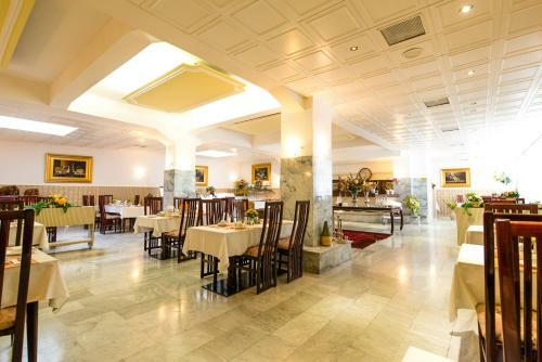 Hotel Ravel International