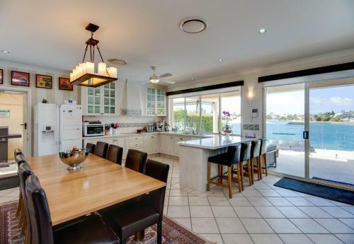 Broadbeach Waterfront Holiday House