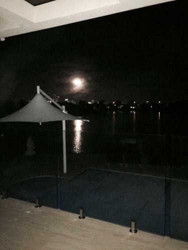 Broadbeach Waterfront Holiday House