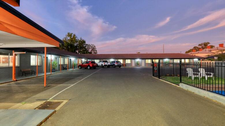 Country Leisure Motor Inn