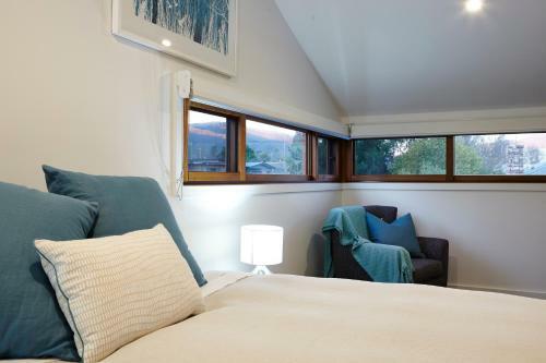 Mountin Hut - Central Bright