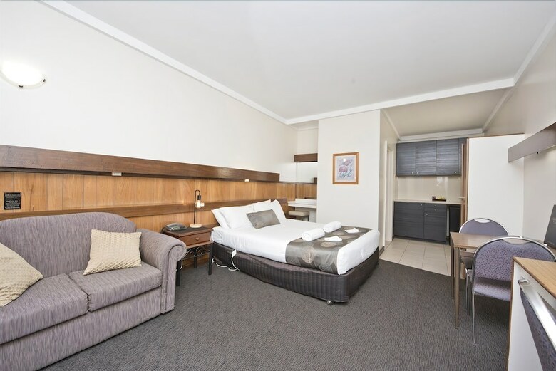 Hi Way Eight Motor Inn