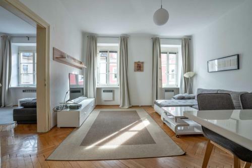 S14 - Rooms & Apartments