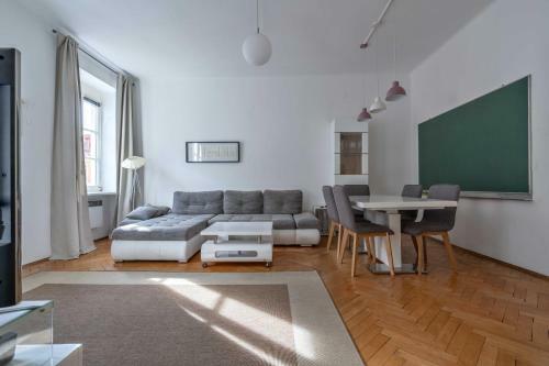 S14 - Rooms & Apartments