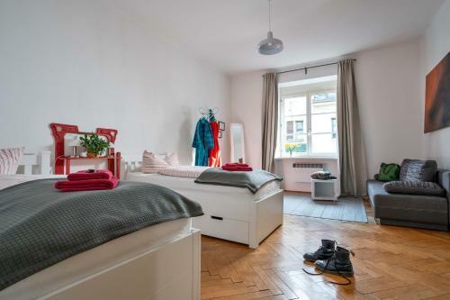 S14 - Rooms & Apartments