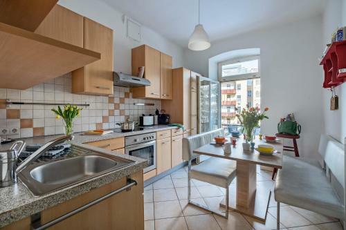 S14 - Rooms & Apartments