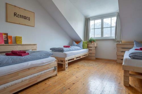 S14 - Rooms & Apartments