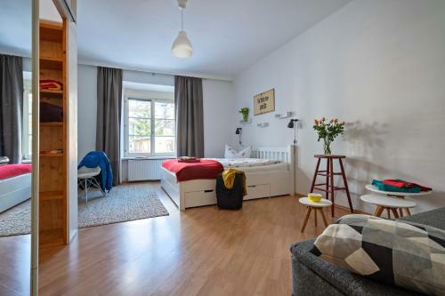 S14 - Rooms & Apartments