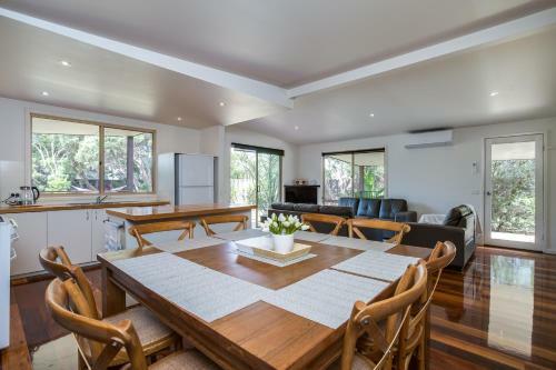Tasman Surf House - So Close To The Beach