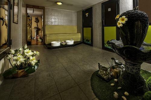 Taj Plaza Hotel
