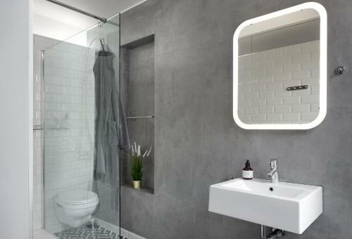 Hostal Alphabed Guest House