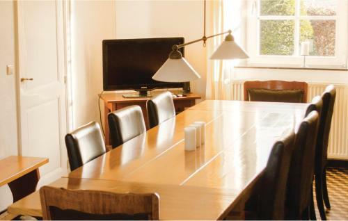 Seven-bedroom Holiday Home In Remersdaal
