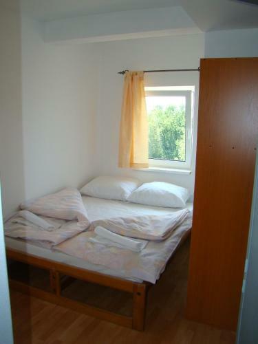 Hostal Pansion Luburi? Apartmens & Rooms