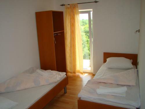 Hostal Pansion Luburi? Apartmens & Rooms