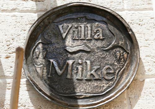 Hostal Villa Mike