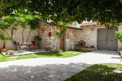 Hostal Villa Mike