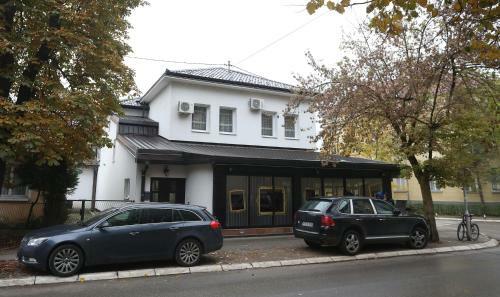 Hostal Guest House Gunduli?eva