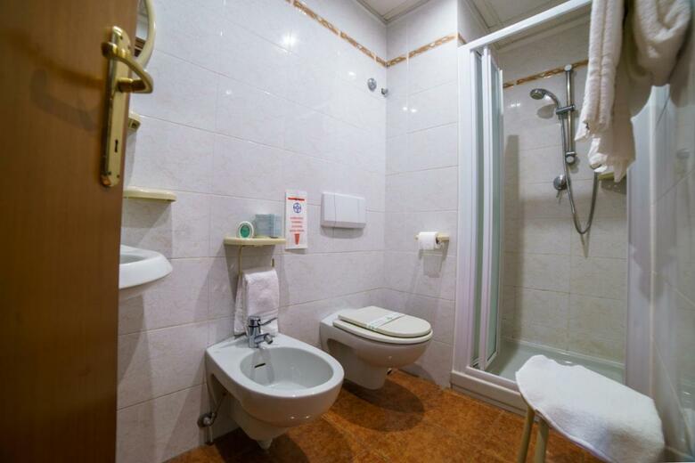 Hotel Lago Bin