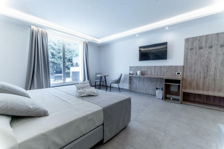 Hotel Lago Bin
