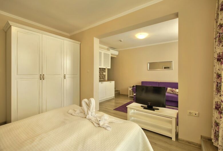 White Rock Castle Suite Hotel & Spa