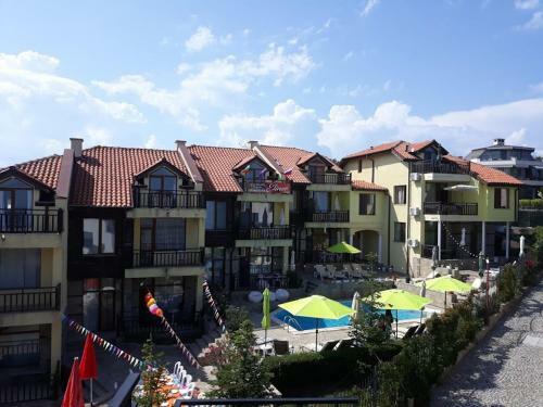 Apartments Elinor Budzhaka