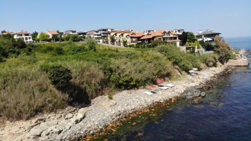 Apartments Elinor Budzhaka