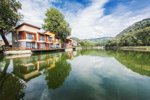 Hotel Waterside Houses