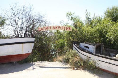 Single Apartments In Akrotiria