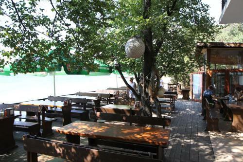 Single Apartments In Akrotiria