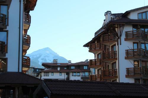 Lazykey Suites - Cozy Apartment With Mountain View