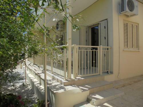 Niki Court Holiday Apartments