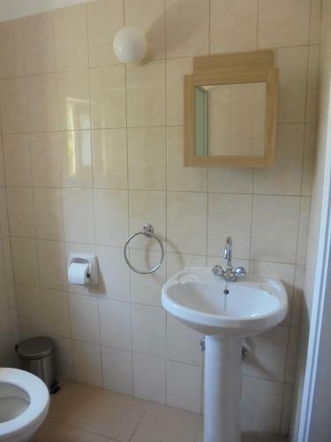 Niki Court Holiday Apartments