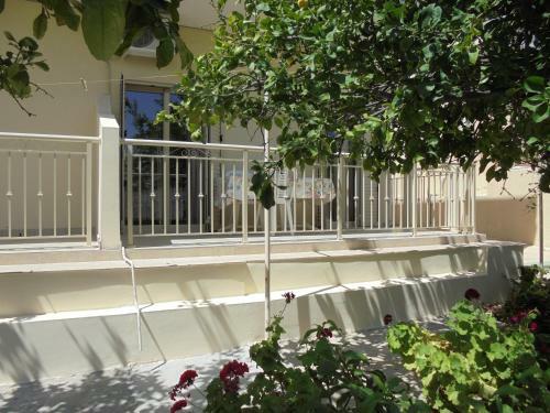 Niki Court Holiday Apartments