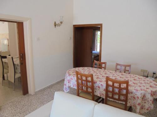 Niki Court Holiday Apartments