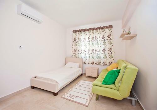 Faros Court Prestige Apartment