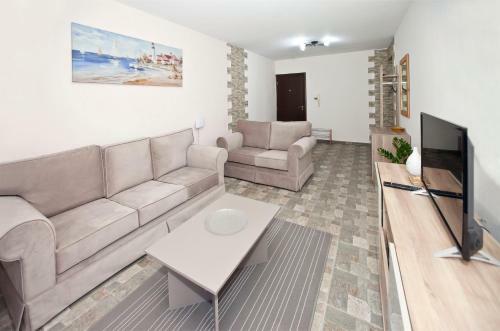 Faros Court Prestige Apartment