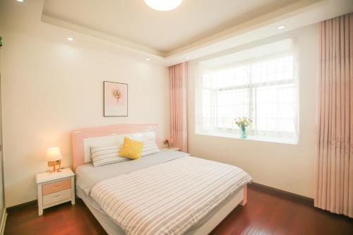 Zhangjiajie September Apartment