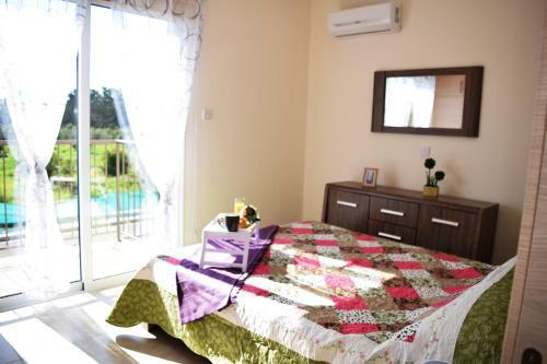 Zephyros Apartment