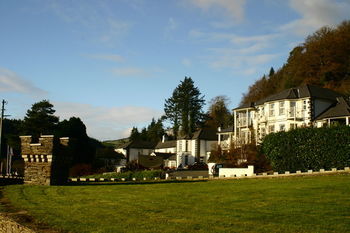 Woodenbridge Hotel & Lodge