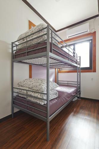 Hostal Jiwoljang Guesthouse