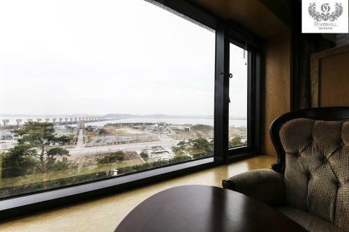 Gunsan River Hill Tourist Hotel