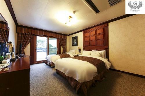 Gunsan River Hill Tourist Hotel