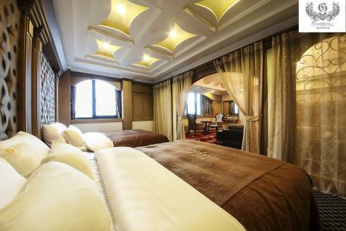 Gunsan River Hill Tourist Hotel
