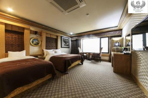Gunsan River Hill Tourist Hotel