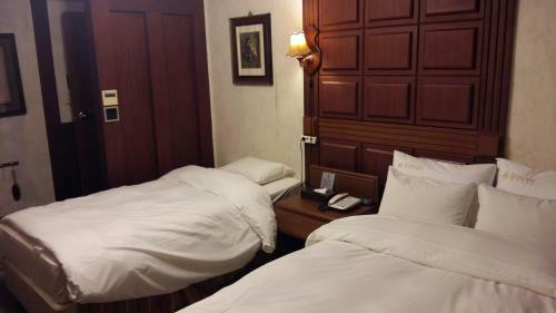 Gunsan River Hill Tourist Hotel