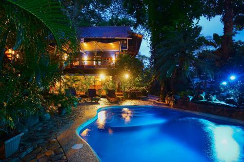 Hostal Tico Adventure Lodge