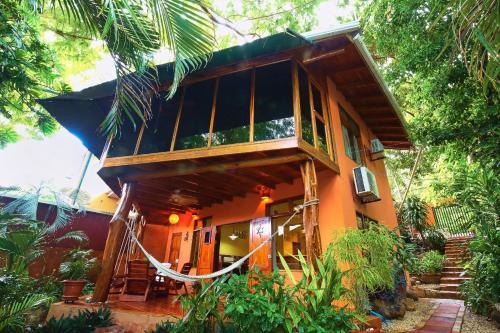 Hostal Tico Adventure Lodge