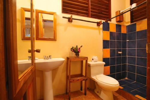 Hostal Tico Adventure Lodge